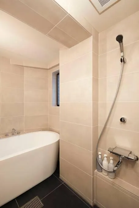 Villa Newopen! - 2 Min Walk From Yoyogi-Koen Station - 5 Min Train Ride From Shinjuku - 2 Showers - 123 M2, Private House In The City Centre! à Tōkyō 0*,  Japon